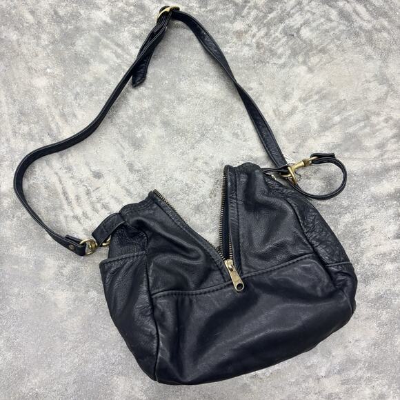 Victoria Leather Gumdrop Bag Black Leather Crossbody Adjustable Zip Charm Vtg - Picture 3 of 11